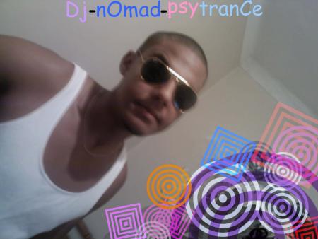 These nOmad and new LO�0ok